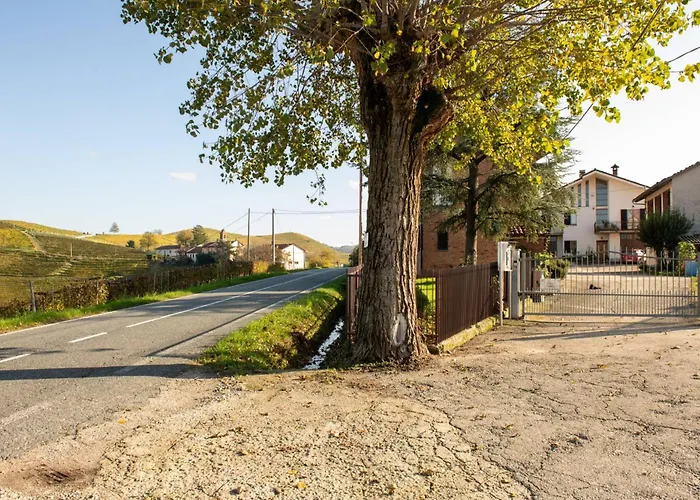 Casa Rubbo - In Collina 'monviso' Alba (Piedmont)